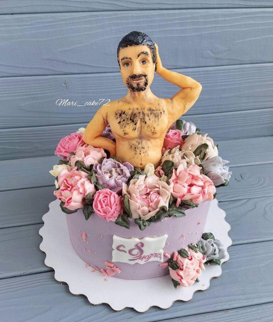 Торт на девичник с фигуркой обнаженного мужчины