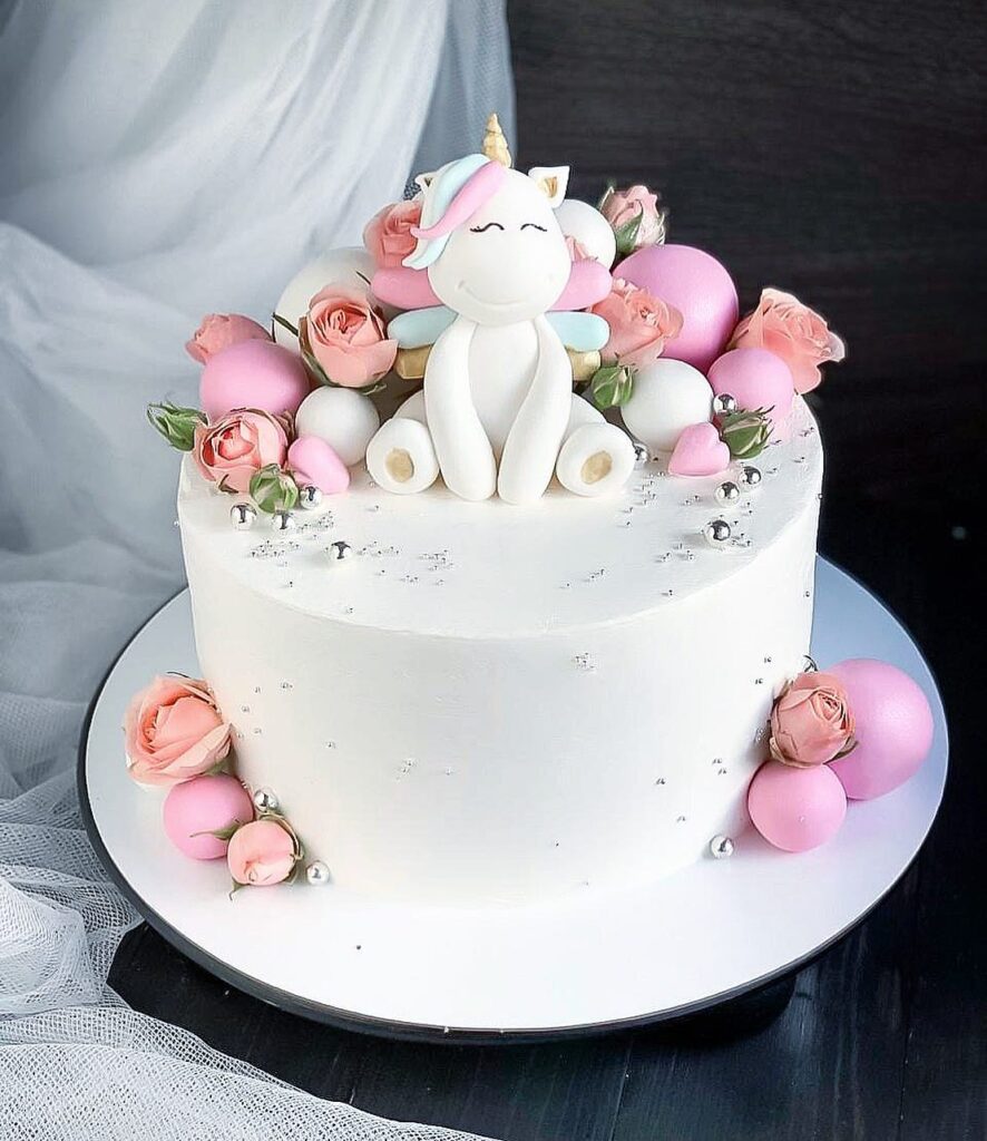 Торт з Єдинорогом та квітами Торт с единорогом и цветами