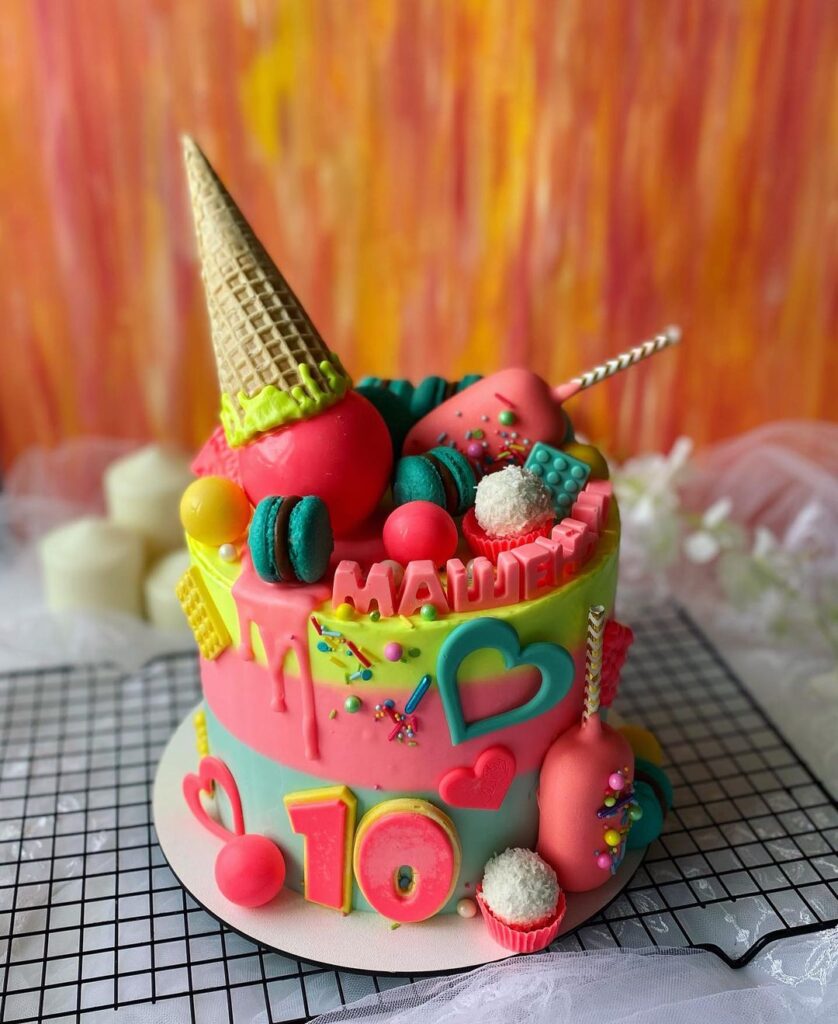 Різнокольоровий торт на 10 років дівчинці Разноцветный торт на 10 лет девочке