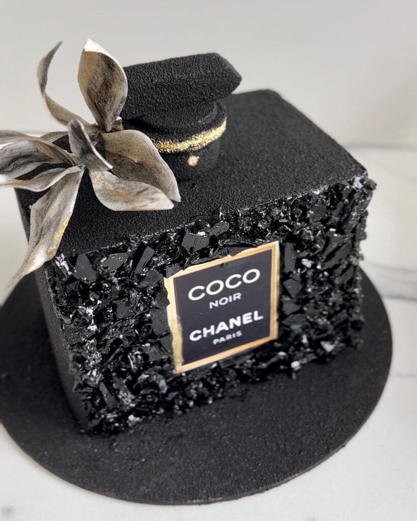 Торт у вигляді парфумів Торт в видео духов