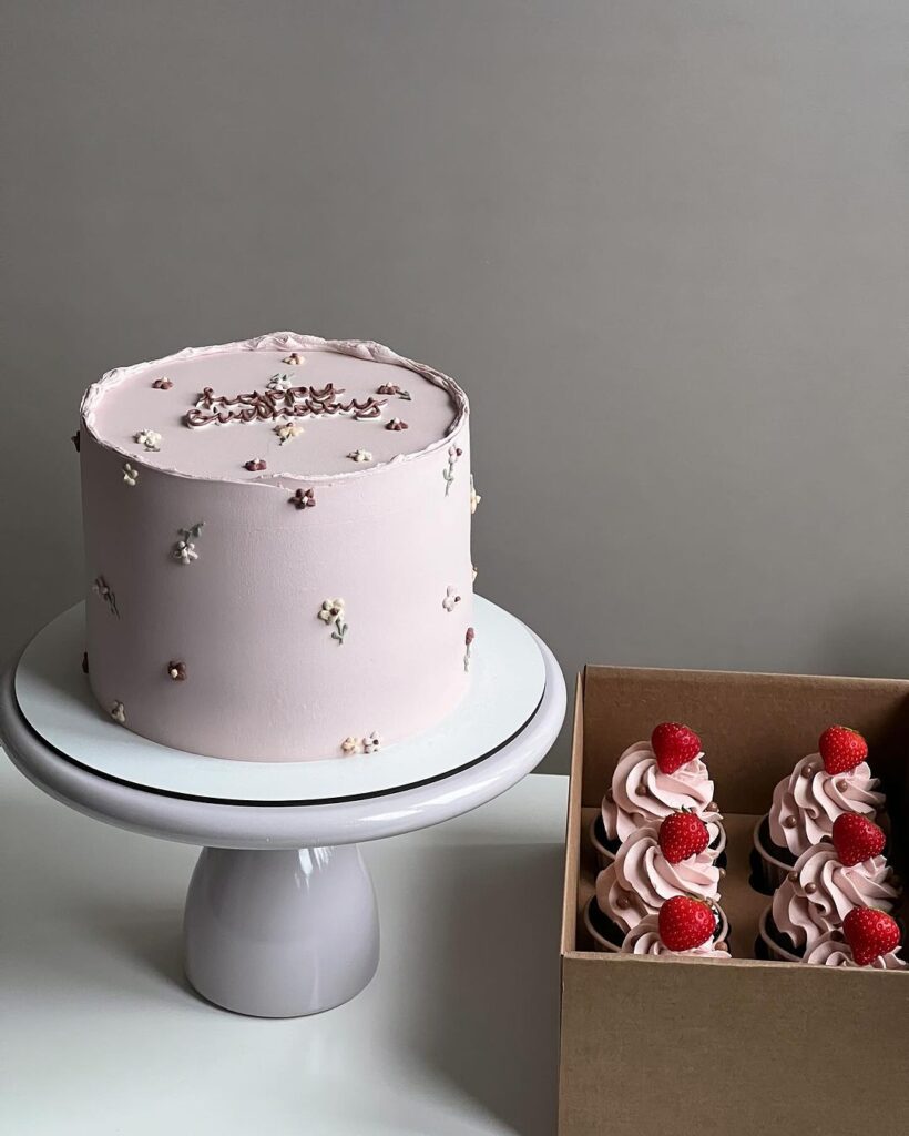 Торт с капкейками для девочки Торт с капкейками для девочки