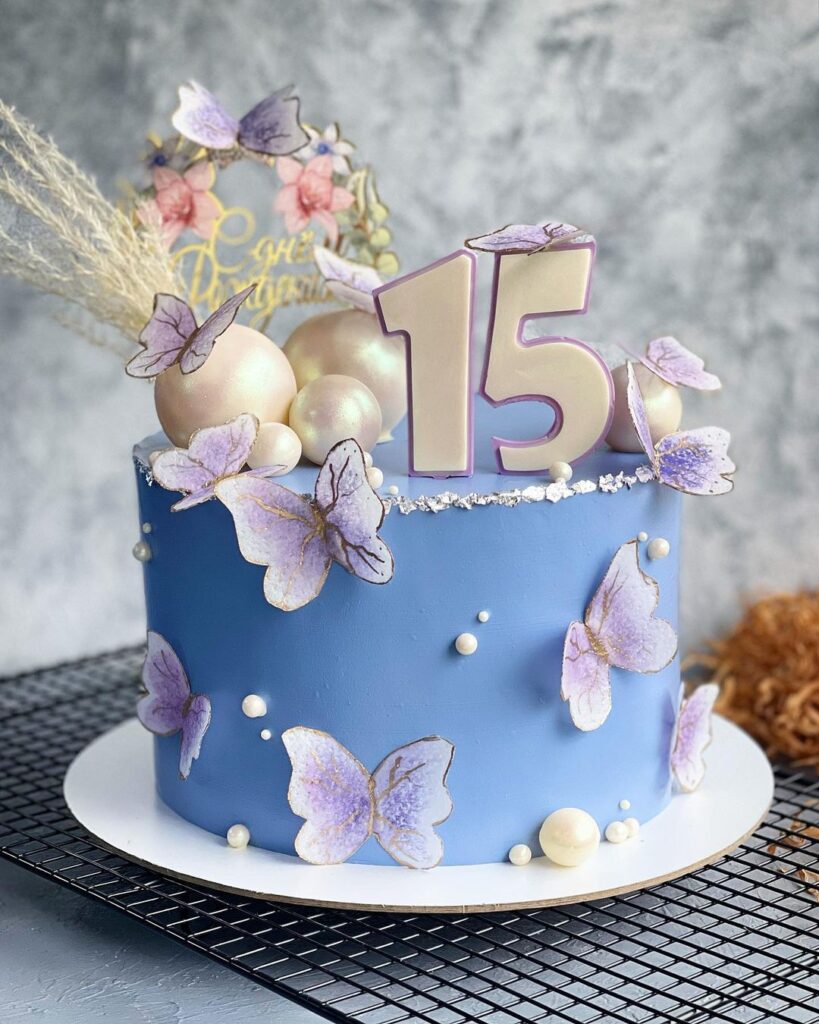 Торт на 15 років дівчинці з метеликами Торт на 15 лет девочке с бабочками