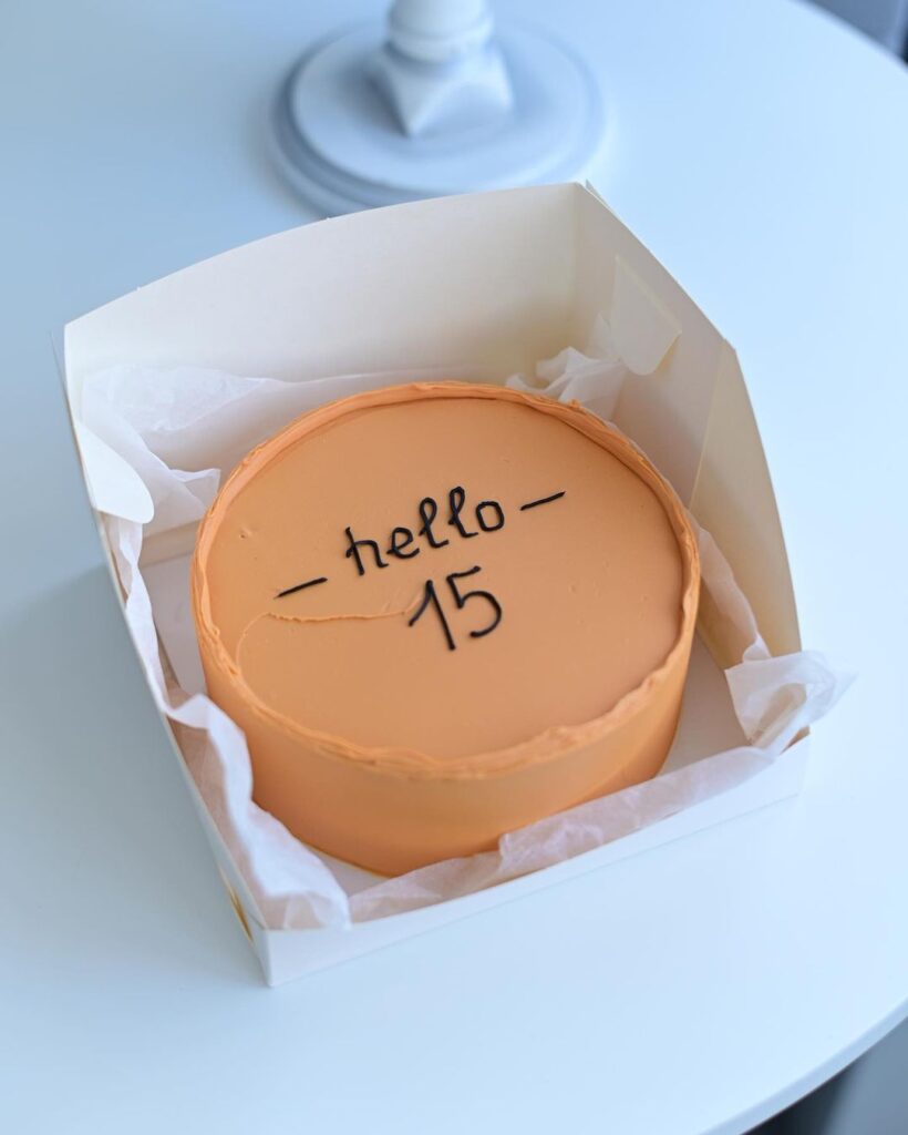 Бежевий торт на 15 років хлопчику Бежевый торт на 15 лет мальчику