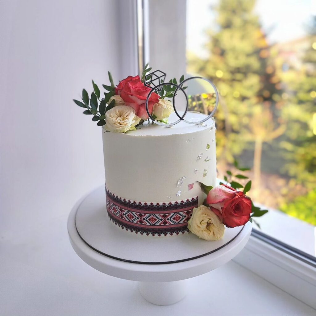 Торт на годовщину с топпером Торт на годовщину с топпером