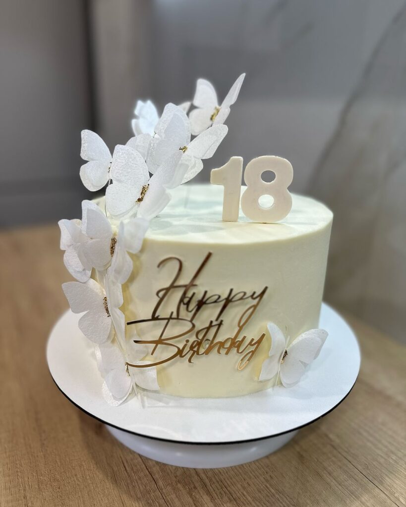 Торт для дівчини з топером 18 Торт для девушки с топпером 18