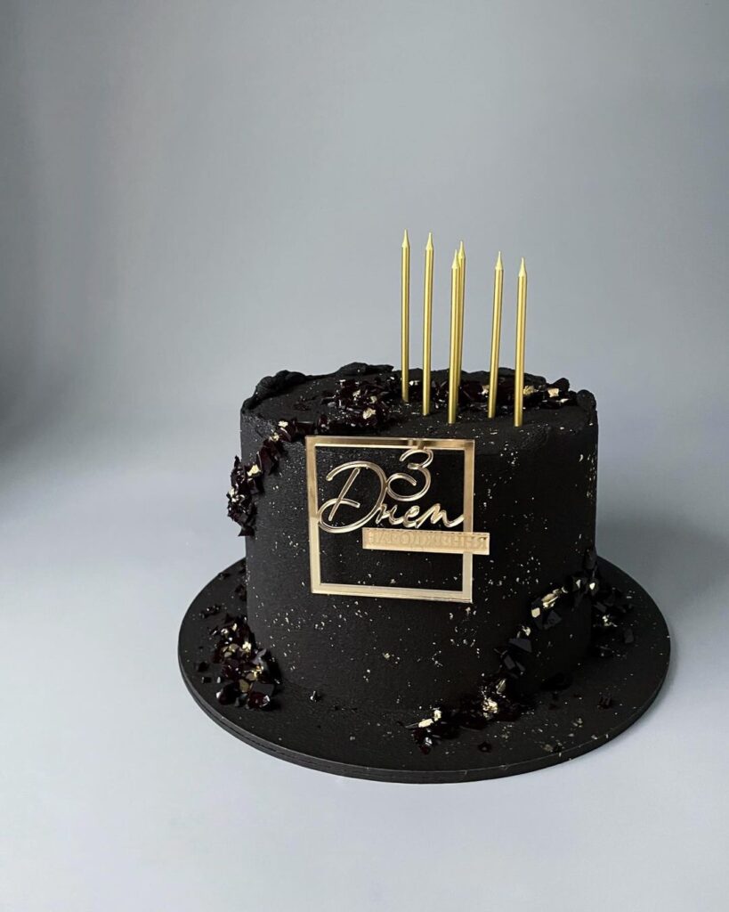 Стильный торт на день рождения девушке Стильный торт на день рождения девушке