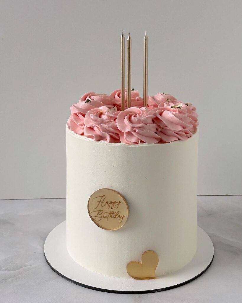 Кремовий торт на день народження дівчини Кремовый торт на день рождения девушке