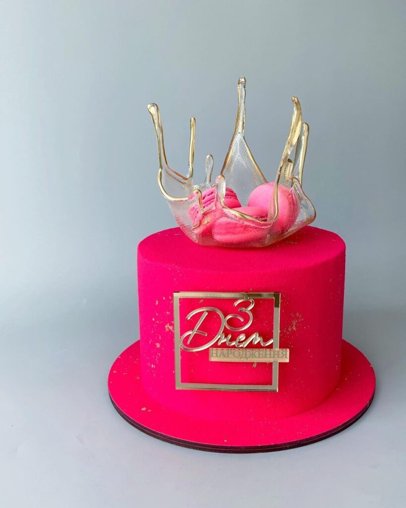 Рожевий торт з макарунами Розовый торт с макарунами