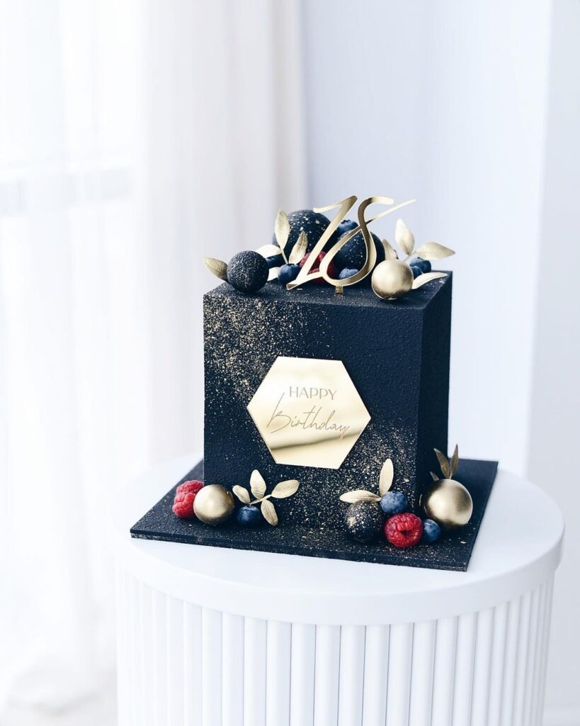 Торт парню с топпером 18