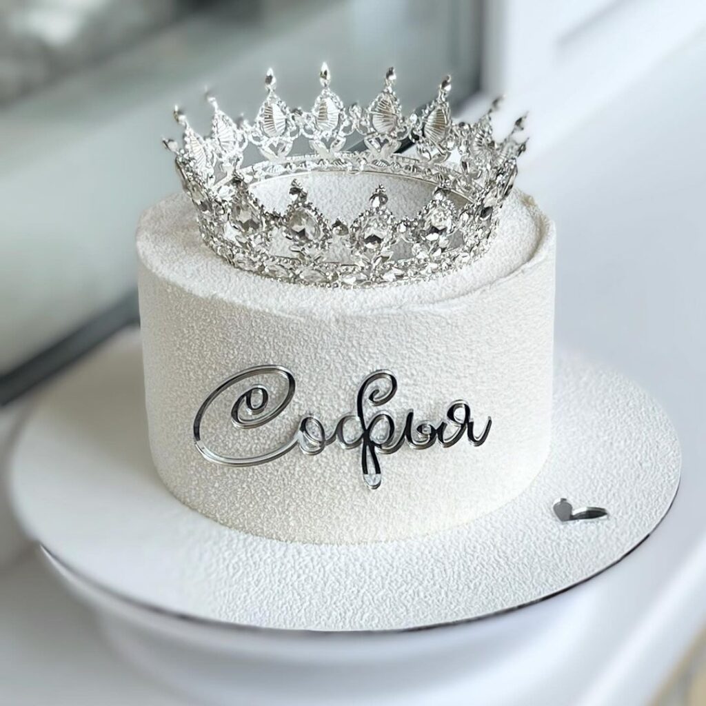 Торт для девочки с короной