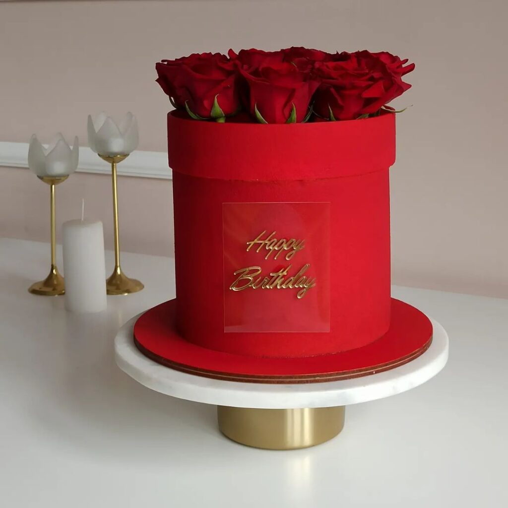 Торт в виде коробки с цветами Торт в виде коробки с цветами