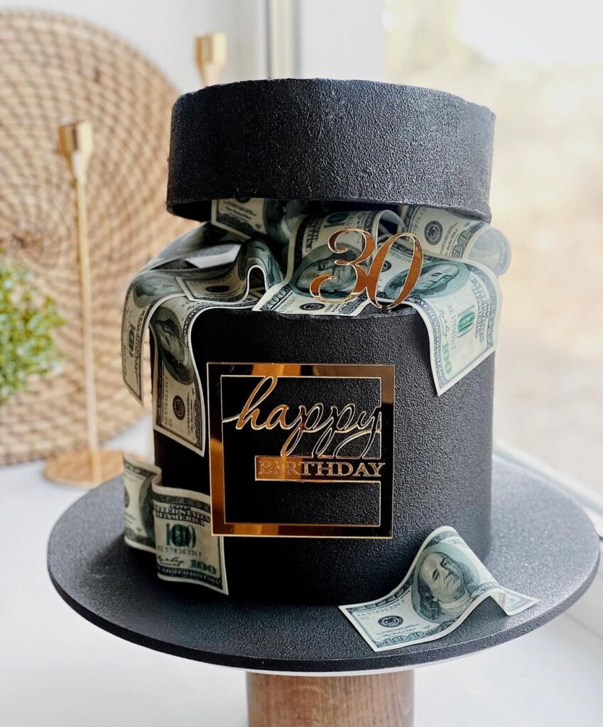 Торт парню украшенный съедобными деньгами Торт парню украшенный съедобными деньгами