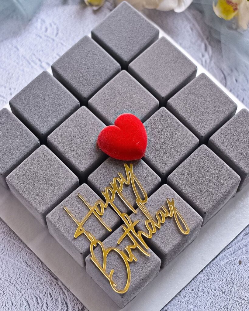 Оригінальний торт прикрашений серцем Оригинальный торт украшенный сердцем