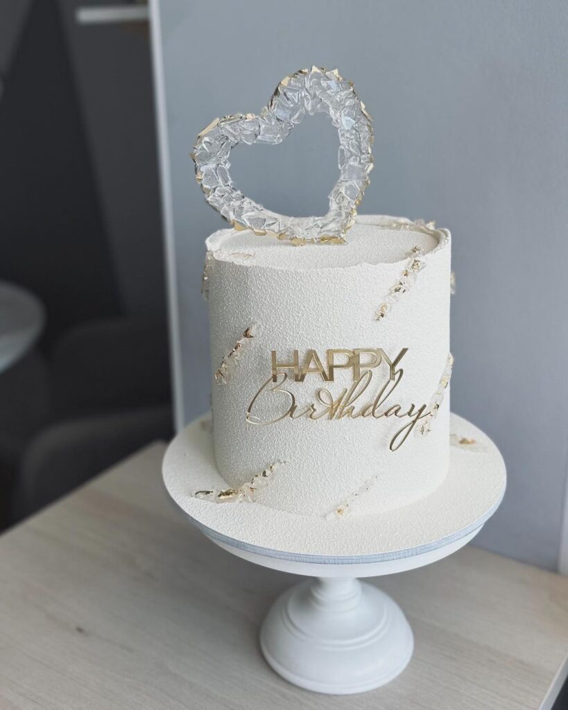 Торт с карамельным сердцем