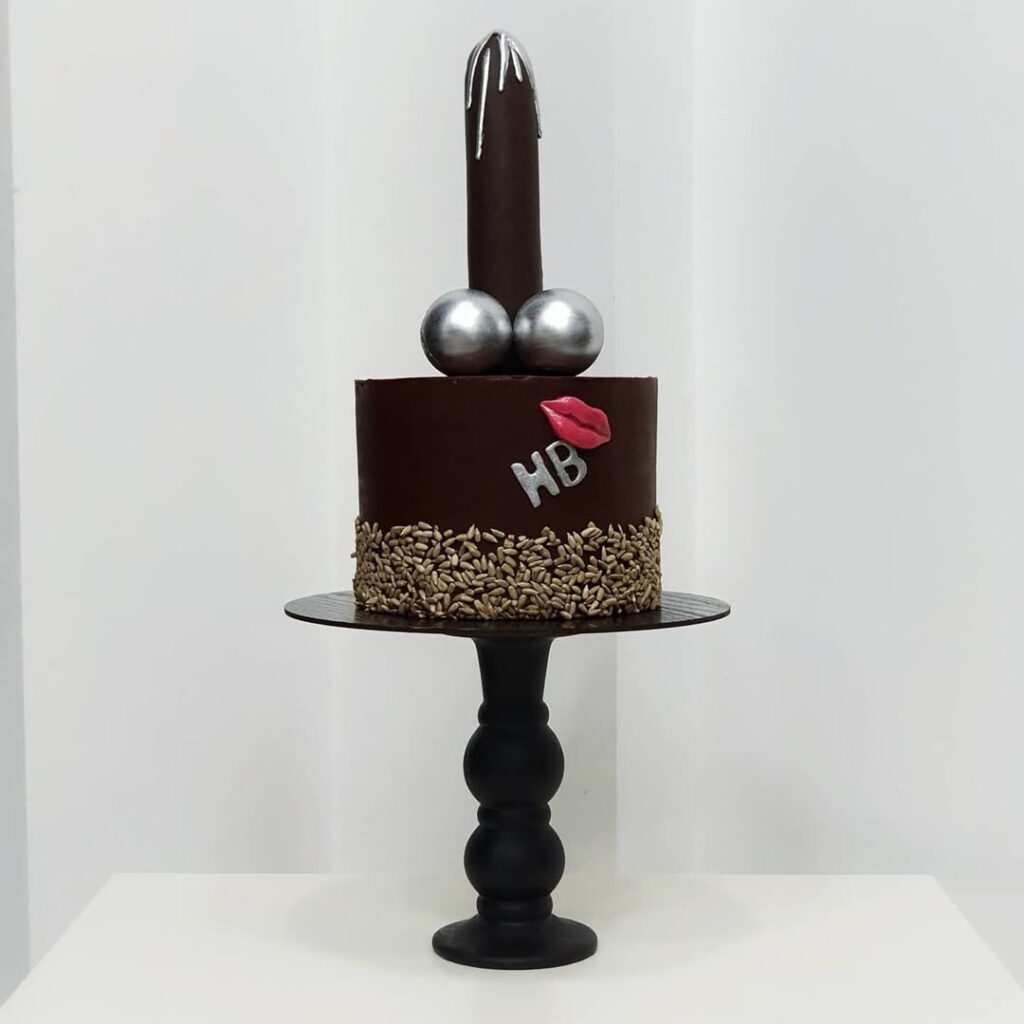 Еротичний торт в шоколаді