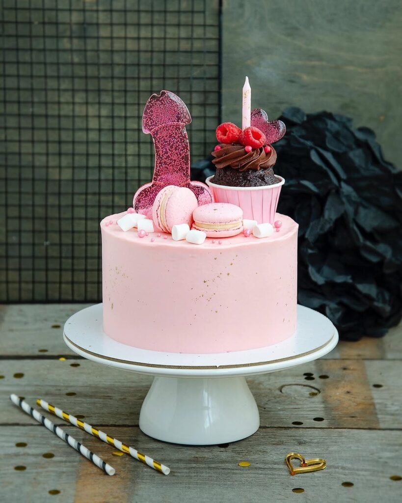 Рожевий еротичний торт