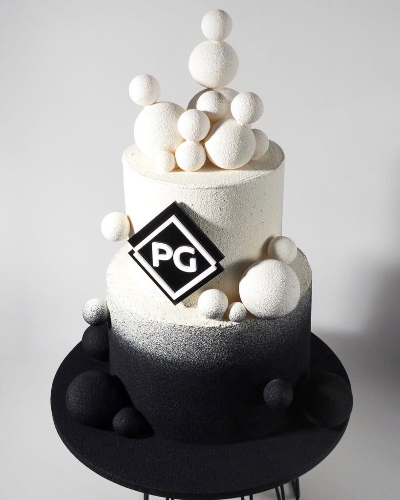 Двоярусний торт на корпоратив