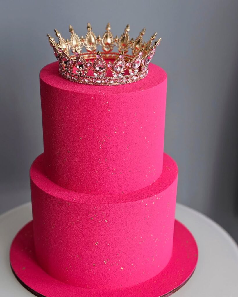 Двоярусний торт з короною