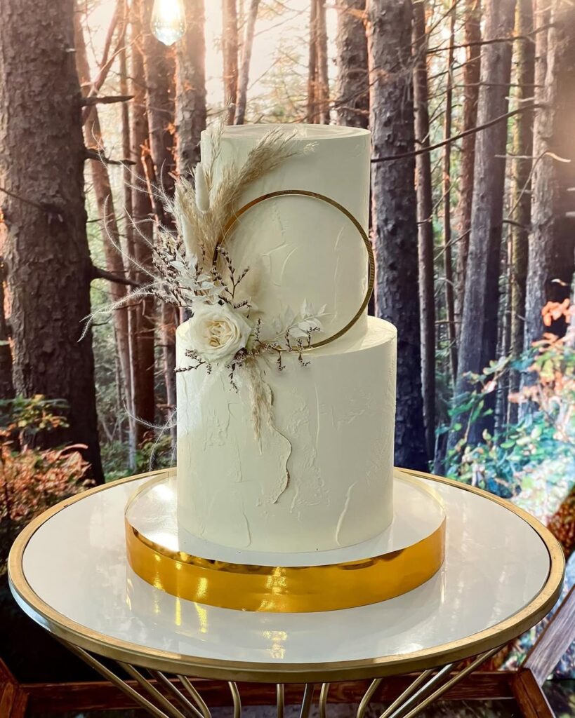 Весільний торт з квіткою