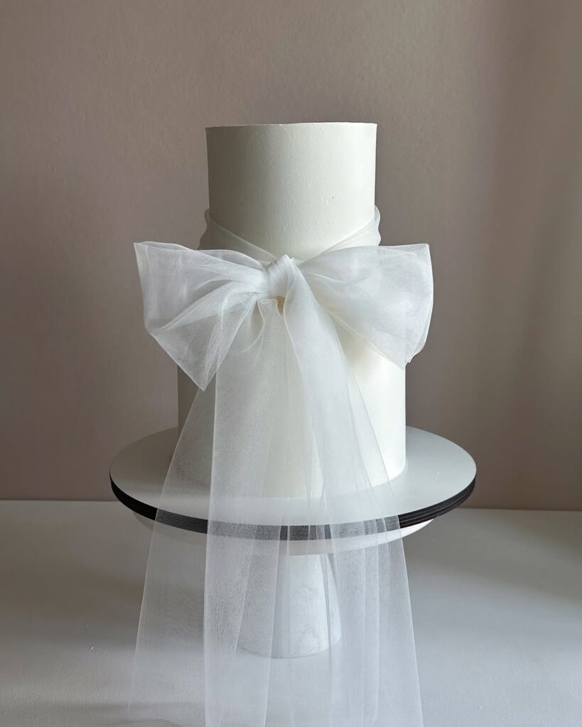 Свадебный торт с бантом Весільний торт з бантом