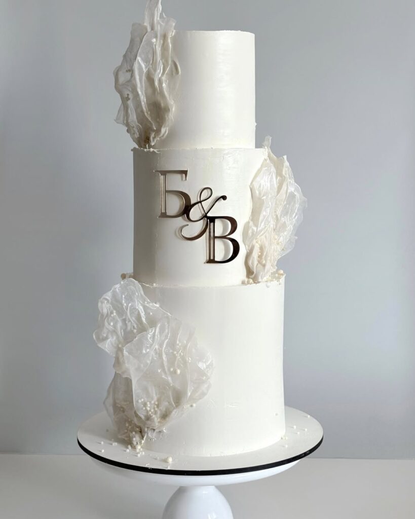Свадебный торт с инициалами Весільний торт з ініціалами