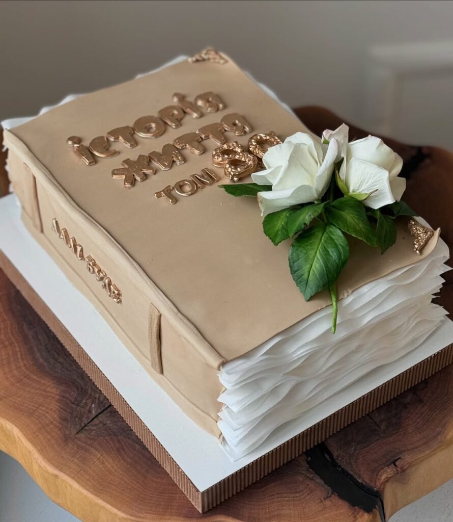 Торт книга історія життя