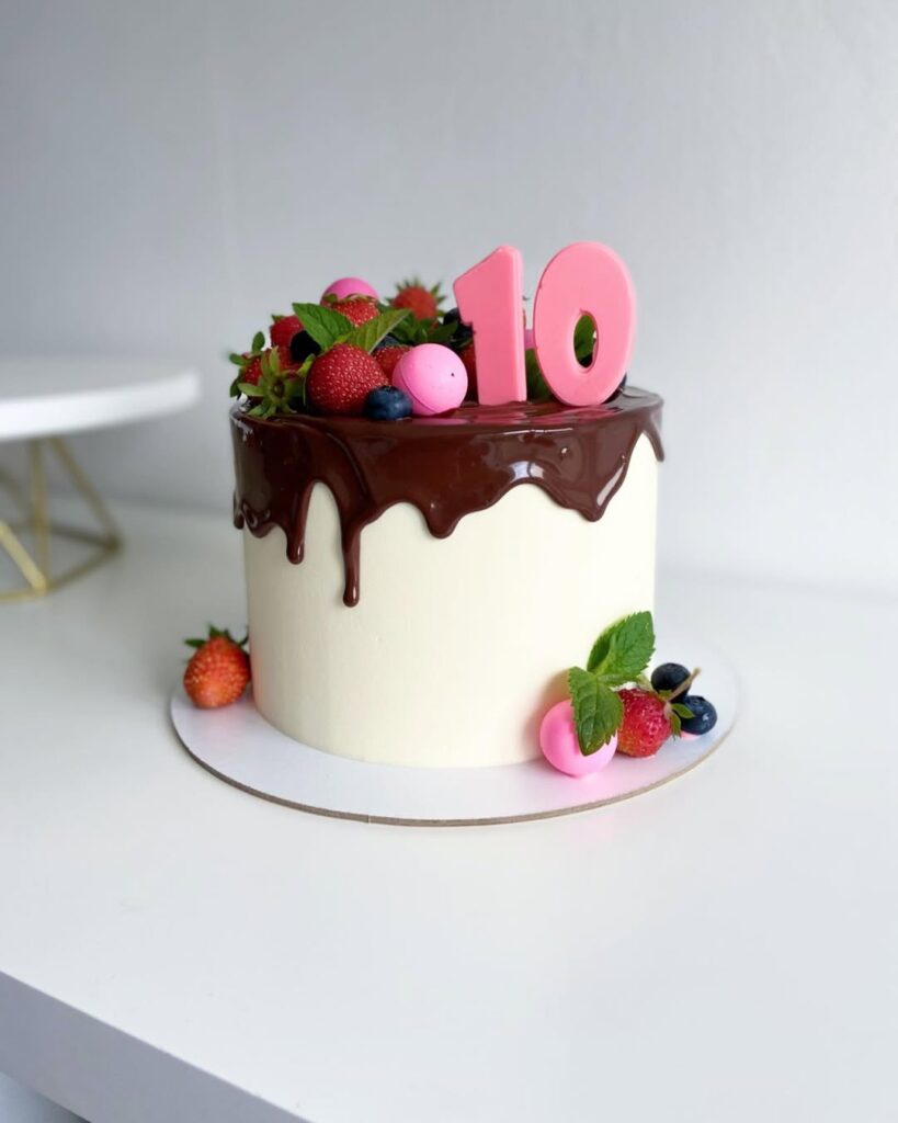 Торт для дівчинки з цифрами 10